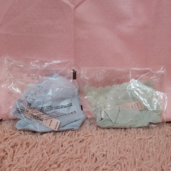 NWT Set of 2 Victoria Secret Stretch Cotton Lace Thongs Size L - Picture 3 of 6